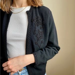 Black vintage beaded wool cardigan sweater 50s 60s retro shirt long sleeve small